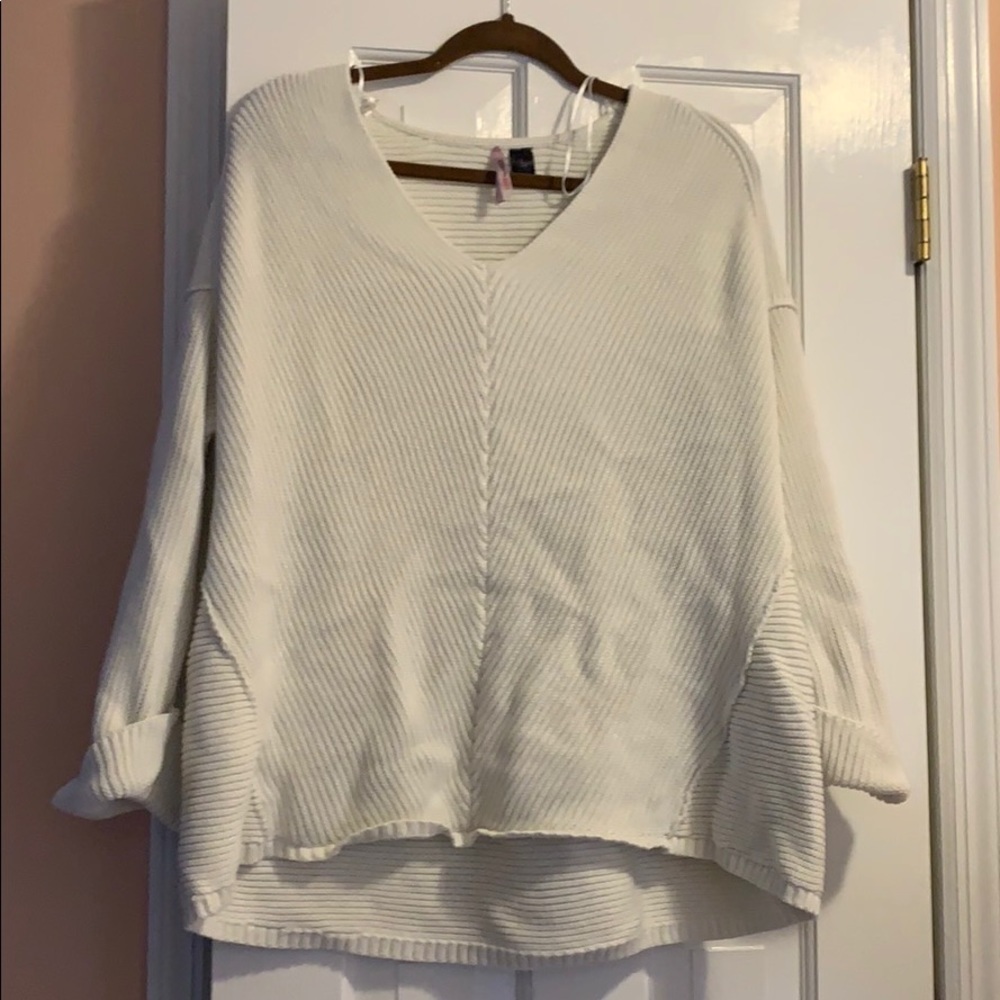 NWOT! Love by design Vneck sweater